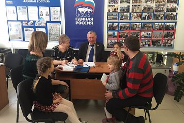 Олег Ванчинов провел прием граждан в Оренбургском районе