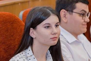 Студенты на экскурсии в областном парламенте