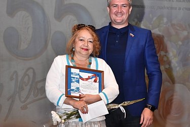 Денис Зеленцов поздравил педагогический коллектив школы №63