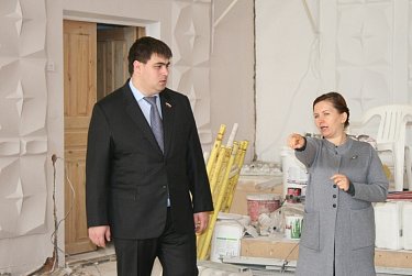 Дамир Фахрутдинов проверил выполнение социально значимых мероприятий в округе