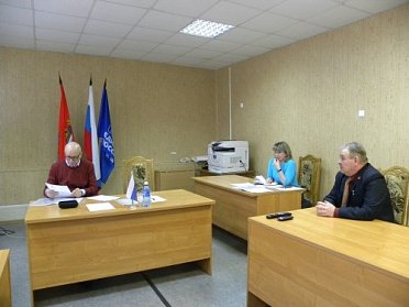 Парламентарии провели приемы граждан