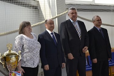 На спортивных площадках – муниципальные служащие