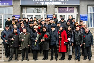 На здании профсоюзов установлена мемориальная доска