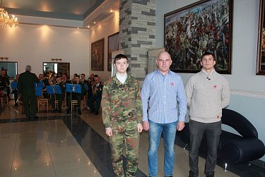 Под знаменем юнармейского движения