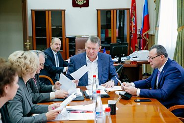 Подготовка к очередному заседанию областного парламента