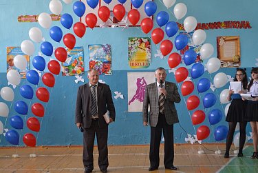 Выпускники прощаются со школой