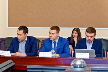 Молодые парламентарии обсудили законопроект о молодежной политике