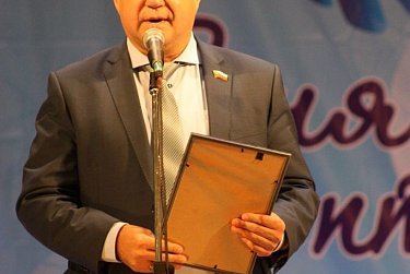 Ермек Алкулов приветствовал участников фестиваля «Синяя птица»