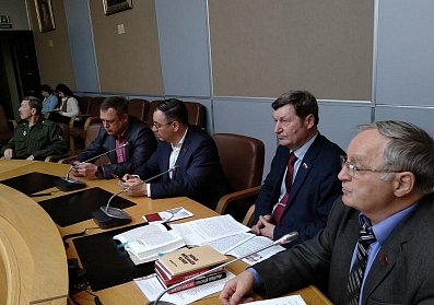 В Оренбурге вспоминали политика, общественного деятеля Виктора Илюхина
