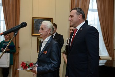 Олег Димов вручил премии имени Петра Рычкова литераторам Оренбуржья