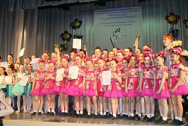 Депутат поддерживает юные таланты  