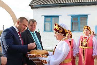 Сергей Салмин поздравил жителей села Ягодное