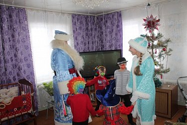 Новогодние гостинцы для сельской детворы