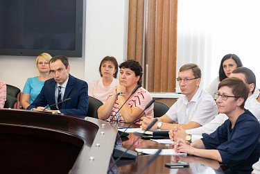 Аппарат Законодательного Собрания отчитался o работе