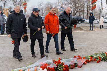 Оренбуржцы почтили память Героев Отечества