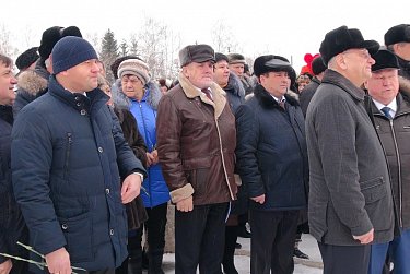 На открытии памятника прославленному земляку