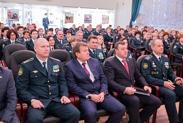 Олег Димов поздравил работников таможенной службы