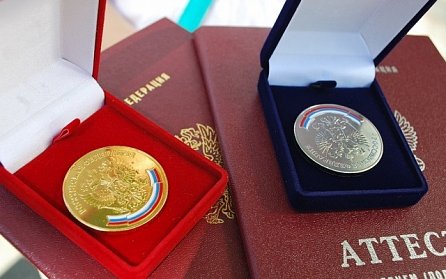 Депутат в гостях у медалистов