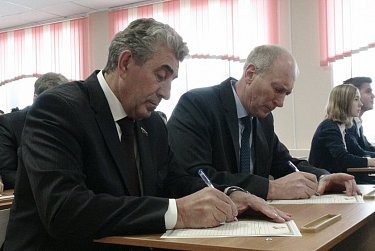 На открытии памятника прославленному земляку