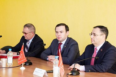 Депутаты-коммунисты провели пресс-конференцию