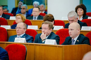 Депутаты провели очередное заседание Законодательного Собрания