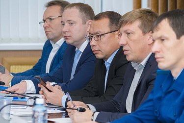 Почему в реке металл?