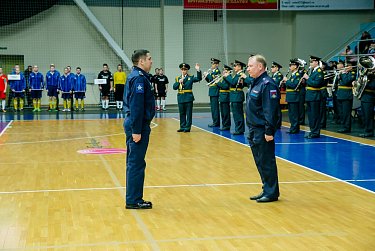 На спортивной площадке - представители ВКС