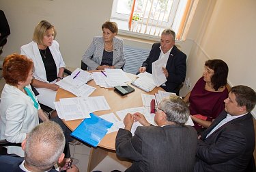 Комитет готовится к парламентской сессии