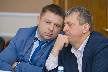 Почему в реке металл?