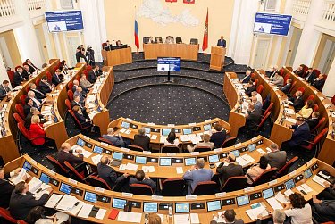 Оренбургские парламентарии рассмотрели более 30 вопросов