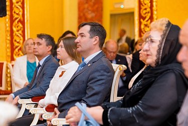 Губернатор вручил госнаграды